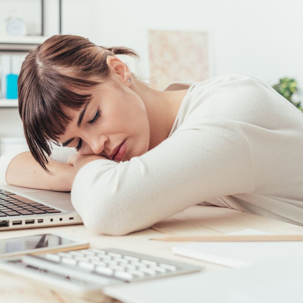 Les avantages de dormir au bureau
